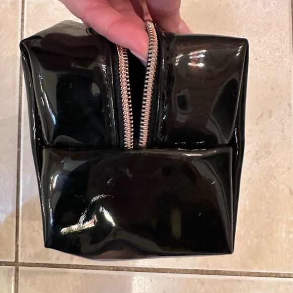 Makeup Revolution Friends Cosmetic bag NWT - Picture 6 of 7